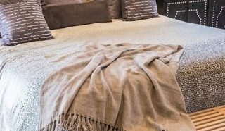 Brown Throw Blanket – Soft Cotton Reversible Woven Throw with Tassel Fringe, Lightweight All-Season Couch Sofa Chair & Bed Blanket, Tan Boho